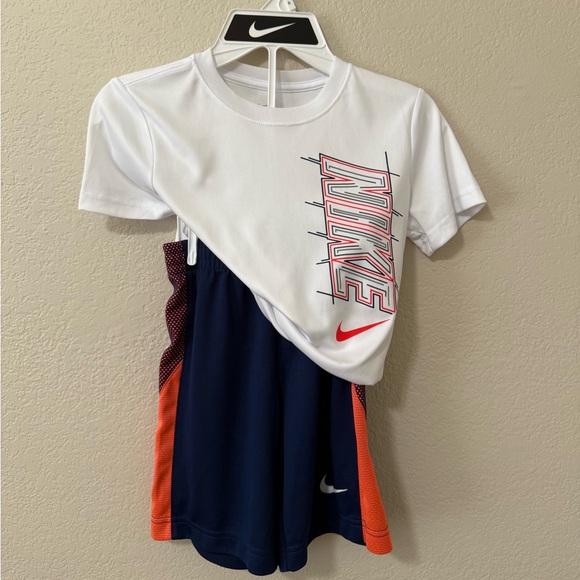 NWOT Boy’s Nike Active Set - Picture 2 of 4